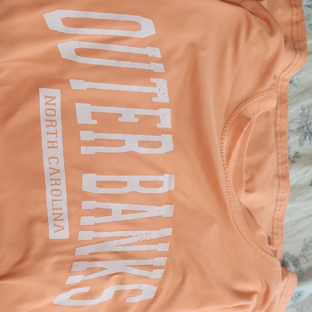 Outer Banks Graphic Tee in Peach